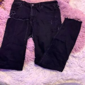 Black skinny jeans minimal rips